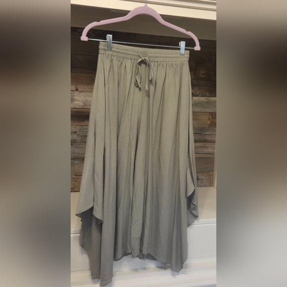 Final Touch By Dainty Hooligan Sage Green Cropped Pants - Picture 1 of 5